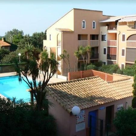 Appartement Charmant: Canet-en-Roussillon Retreat with Shared Pool Exterior photo