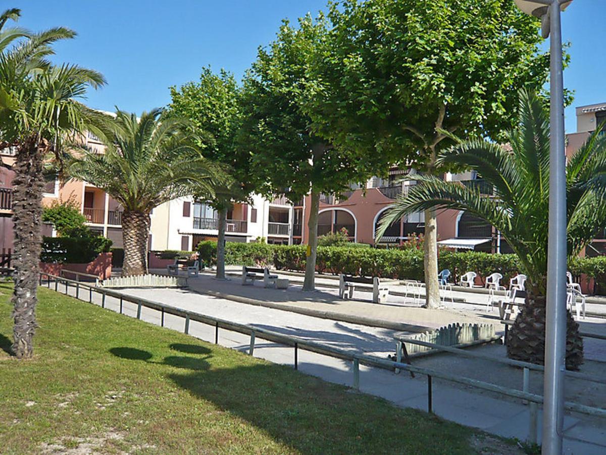 Appartement Charmant: Canet-en-Roussillon Retreat with Shared Pool Exterior photo
