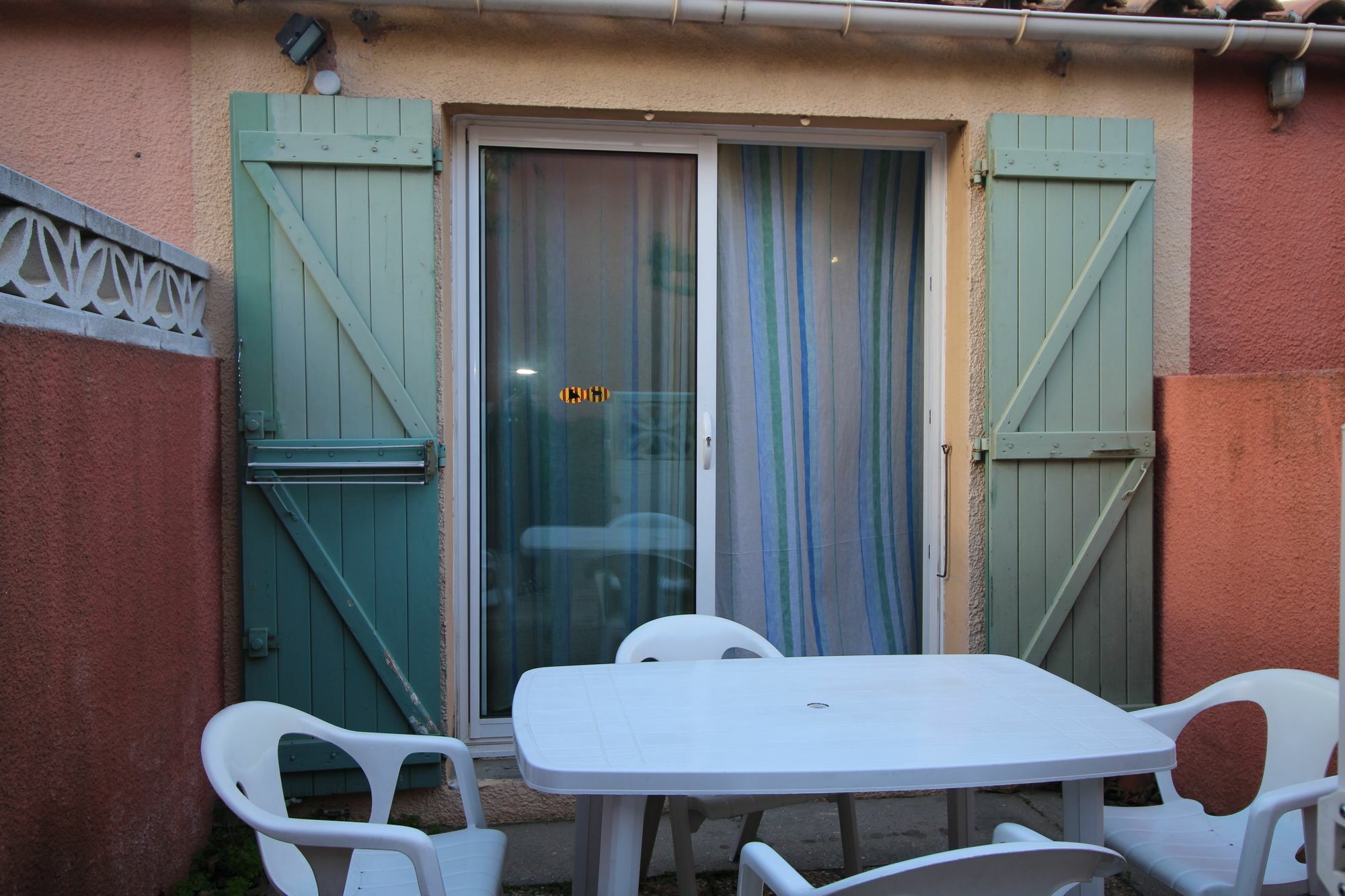 Appartement Charmant: Canet-en-Roussillon Retreat with Shared Pool Exterior photo